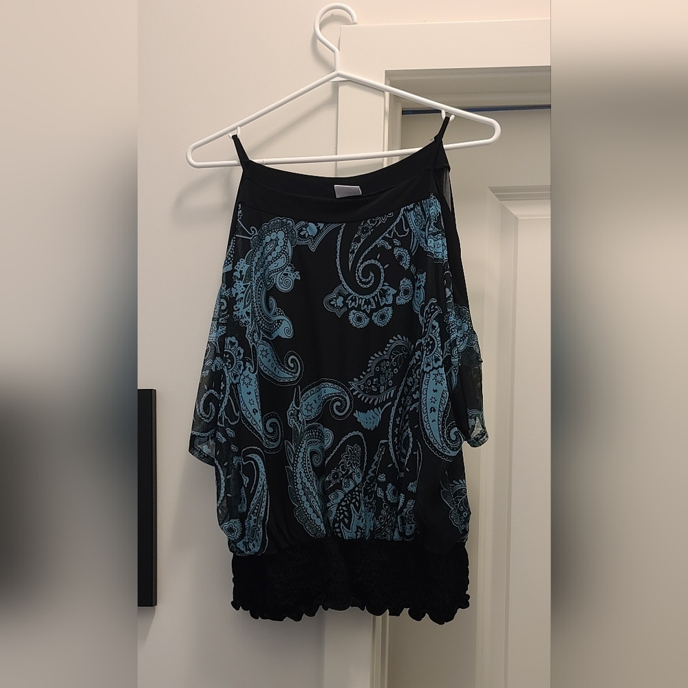 Suzy Shier Size Large Cold-Shoulder Blouse - Beautiful Paisley Print! 🌸